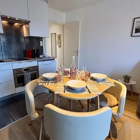 아파트 8th Floor With 2 Balconies *