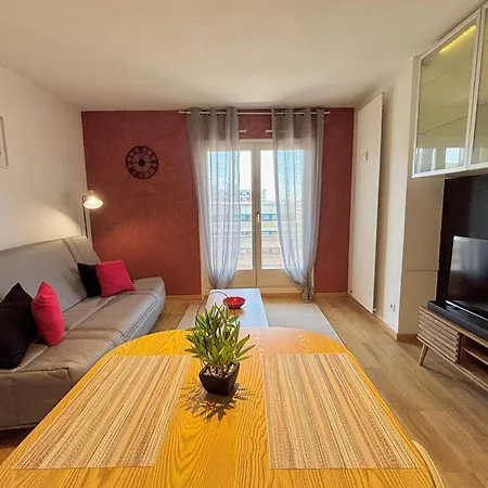 8th Floor With 2 Balconies Apartman