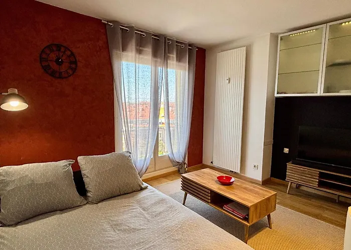 8th Floor With 2 Balconies Apartment