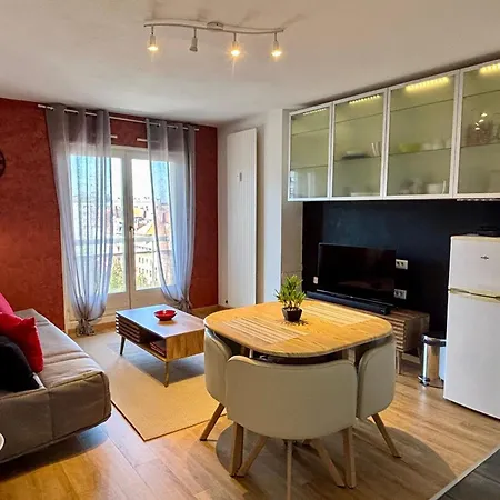 8th Floor With 2 Balconies Apartment *